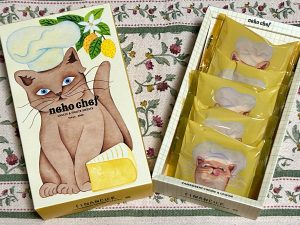 【年末年始のお取り寄せ】ネコがシェフを務める『ネコシェフ』の肉球型フィナンシェ。可愛さも美味しさもひと箱に