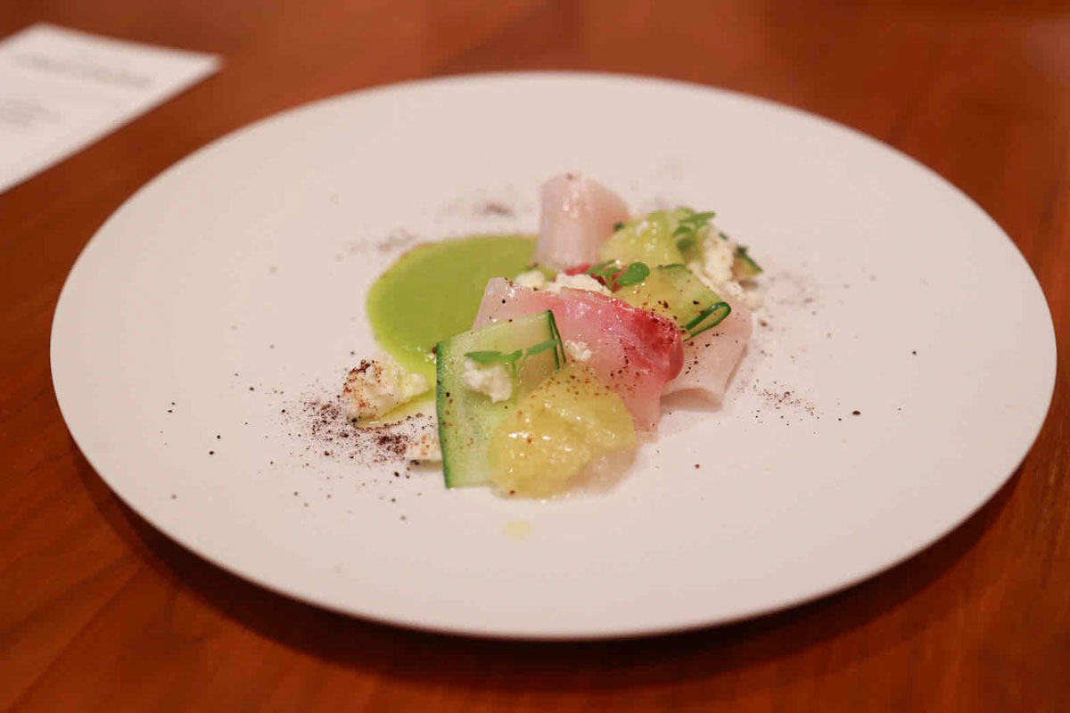 「TRUNK LUNCH COURSE」1名5,400円。前菜の「鹿児島県産カンパチのカルパッチョ 加賀太胡瓜のガスパチョ」