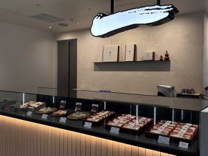 物販コーナー。一切れから化粧箱入りのものまで、幅広いシーンに対応