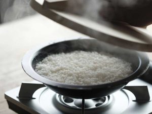 【2025年最新】調理してそのまま食卓へ。どんな直火調理も一台で叶う便利な器「HEGE」が選ばれるワケ