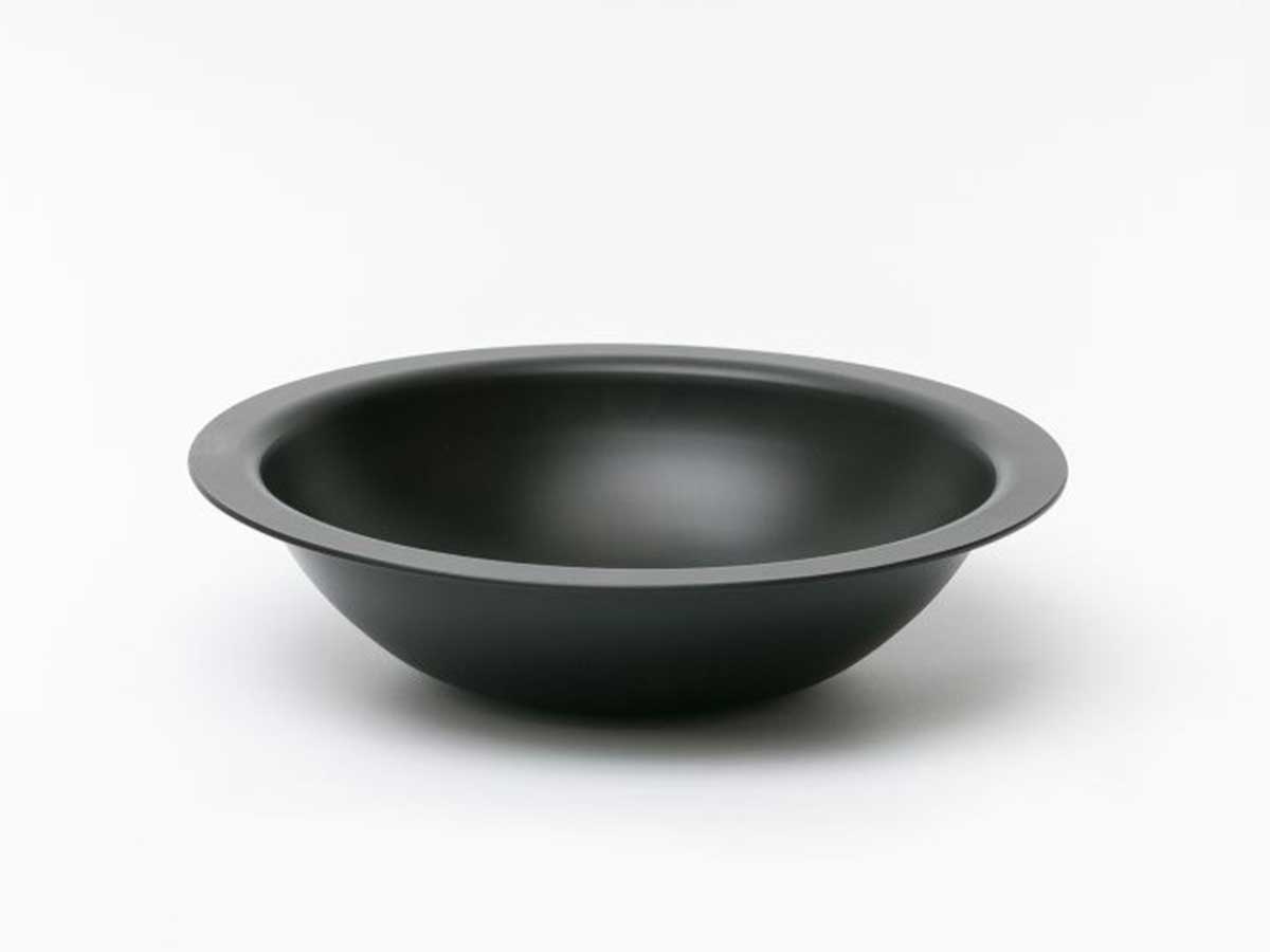 「φ250直火鍋 1.0」1万2,870円。フッ素化合物を含まないケイ素が主体の塗膜で、体にやさしく高い耐久性も実現 ［食楽web］