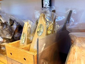 筆者も15年前から愛用する『柾屋商店』の本枯れ節。「背節」は5,000円、「腹節」は4,000円（いずれも税込）