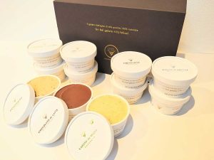 店内では、一人でも食べやすいサイズも販売。テイクアウトもイートインも可能。お持ち帰りは1個620円。お得な詰め合わせセットやギフトBOXも