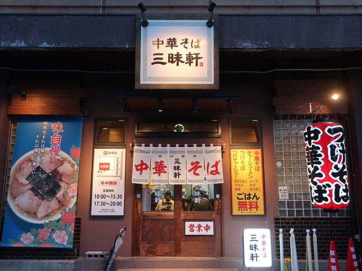 賑やかな雰囲気の玄関