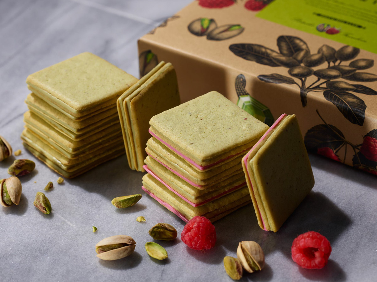 「ピスタチオサンド」5枚入 1,350円/「ピスタチオ ショコラテリーヌ」：1本（約200g）3,348円