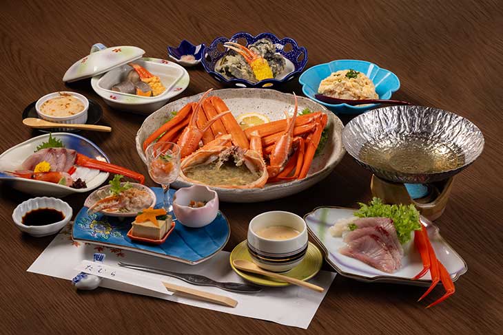 紅ズワイガニがまるごと1杯ついたコースは1万800円から
