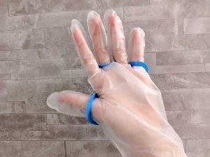 保護シートを剥がして使う。洗って繰り返し使用可