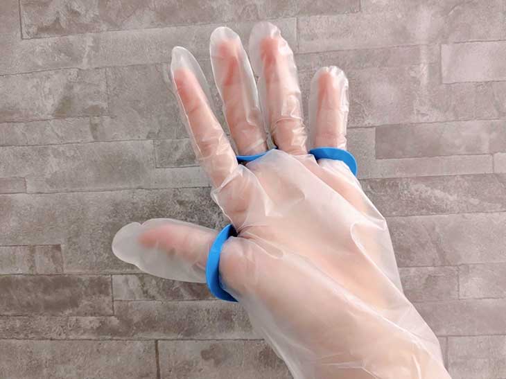 保護シートを剥がして使う。洗って繰り返し使用可