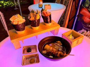 スタンディング席も完備