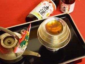 【お取り寄せ】熊本で正月のお屠蘇といえば「赤酒」。一体どんなお酒なのか、蔵元の瑞鷹で歴史や特徴を聞いてみた