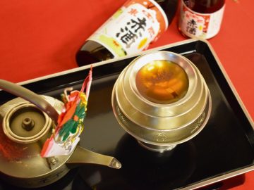 【お取り寄せ】熊本で正月のお屠蘇といえば「赤酒」。一体どんなお酒なのか、蔵元の瑞鷹で歴史や特徴を聞いてみた