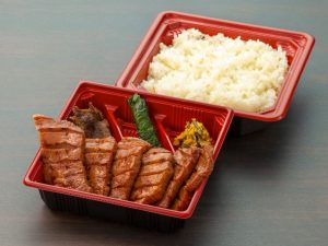 ぷりっとした食感と旨みの「牛たん弁当柚子胡椒味」2,230円