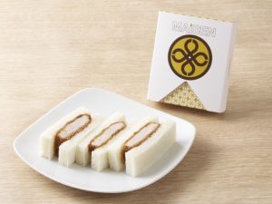 看板商品「ヒレかつサンド （3切）」486 円