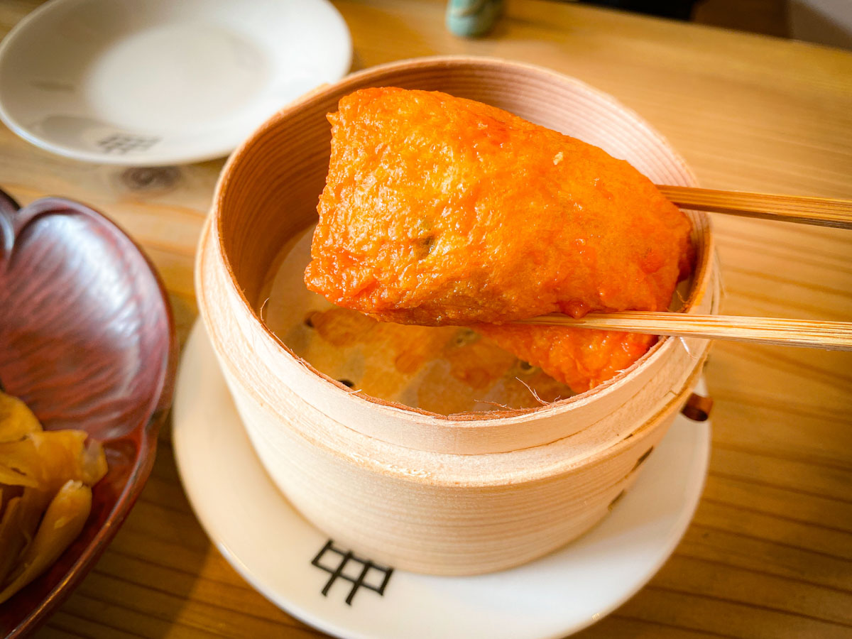 ふんわりと仕上げた「蒸しいなり」も、やさしい味わい！［食楽web］