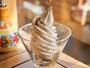 なめらかで濃厚な「ティラミスソフトクリーム」