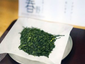 美しい茶葉をプロが丁寧に淹れてくれます