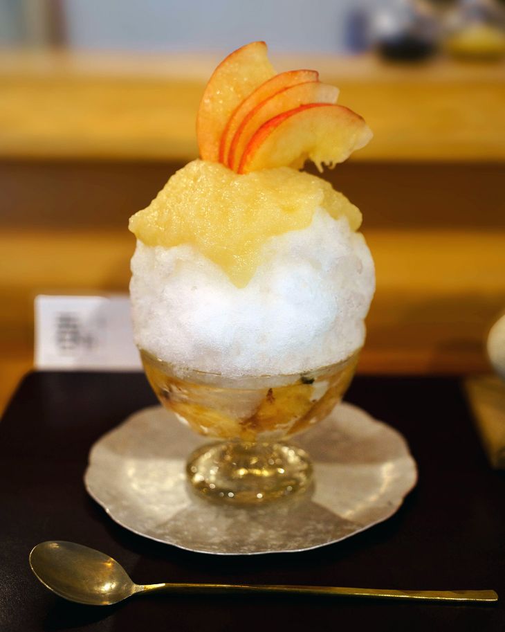 夏には季節限定のかき氷のほか、通年メニューの季節のパフェも