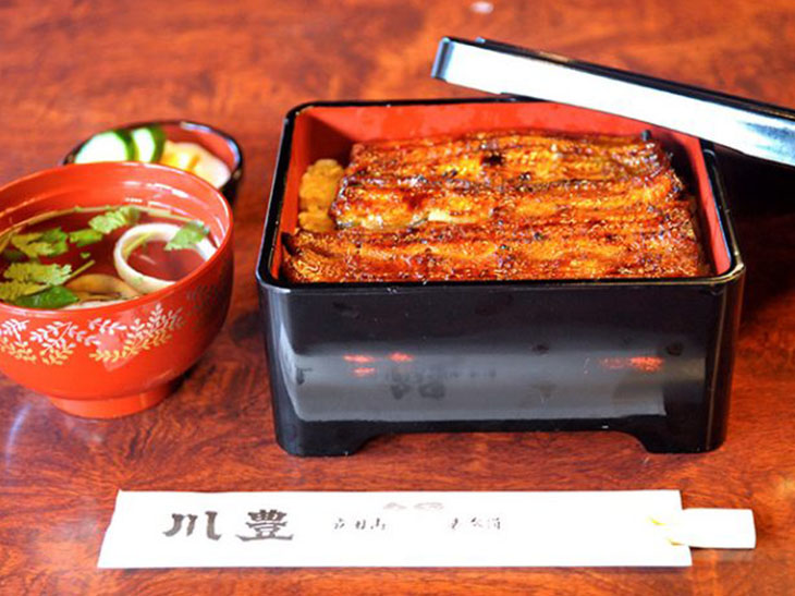 「上うな重」うなぎ1尾4，300円（税込）。別途200円で「肝吸い」が付く