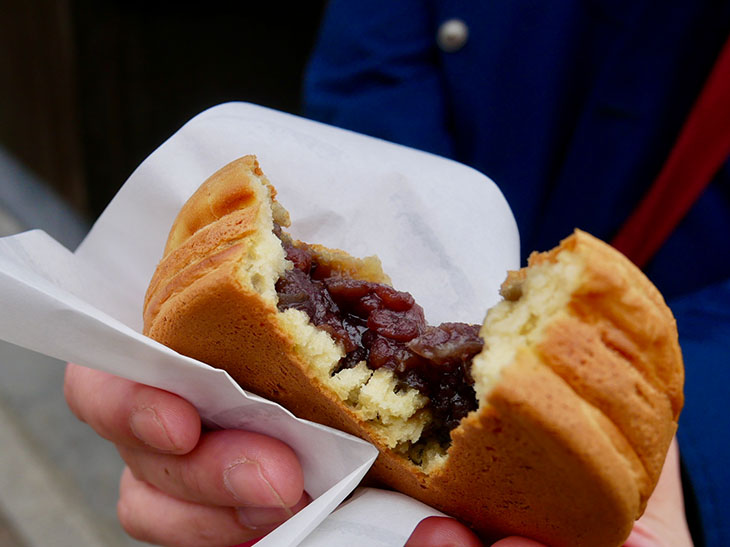 持ち帰ってから軽く焼けば、焼き立ての風味が楽しめます