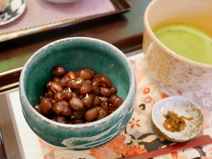 お茶とともにいただきたい、甘さほんのり「たきあずき（温・冷）」