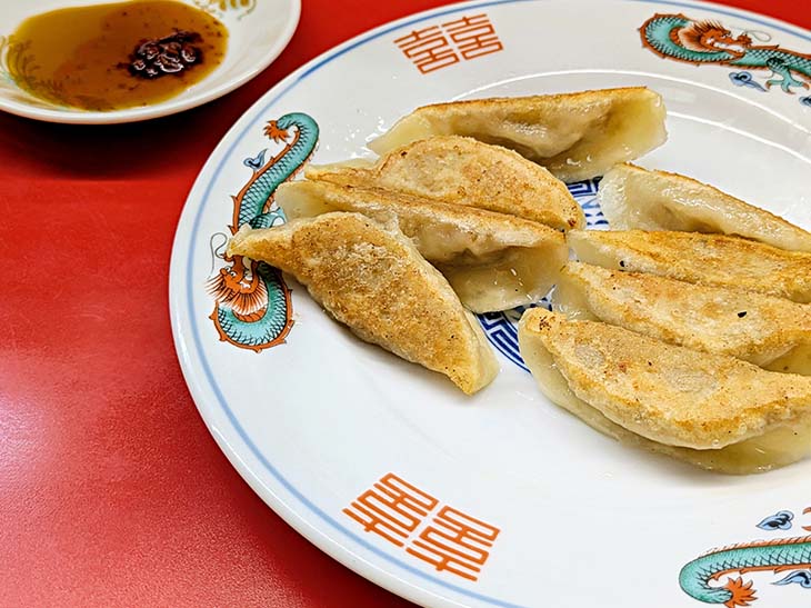 皮から手作りの「ギョーザ」400円