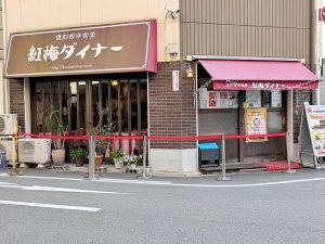 ハンバーグやタンシチューなど、メニューは全12種類