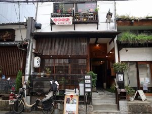 『上海ロンタン』が入っている長屋再生複合ショップ「惣」 ［食楽web］