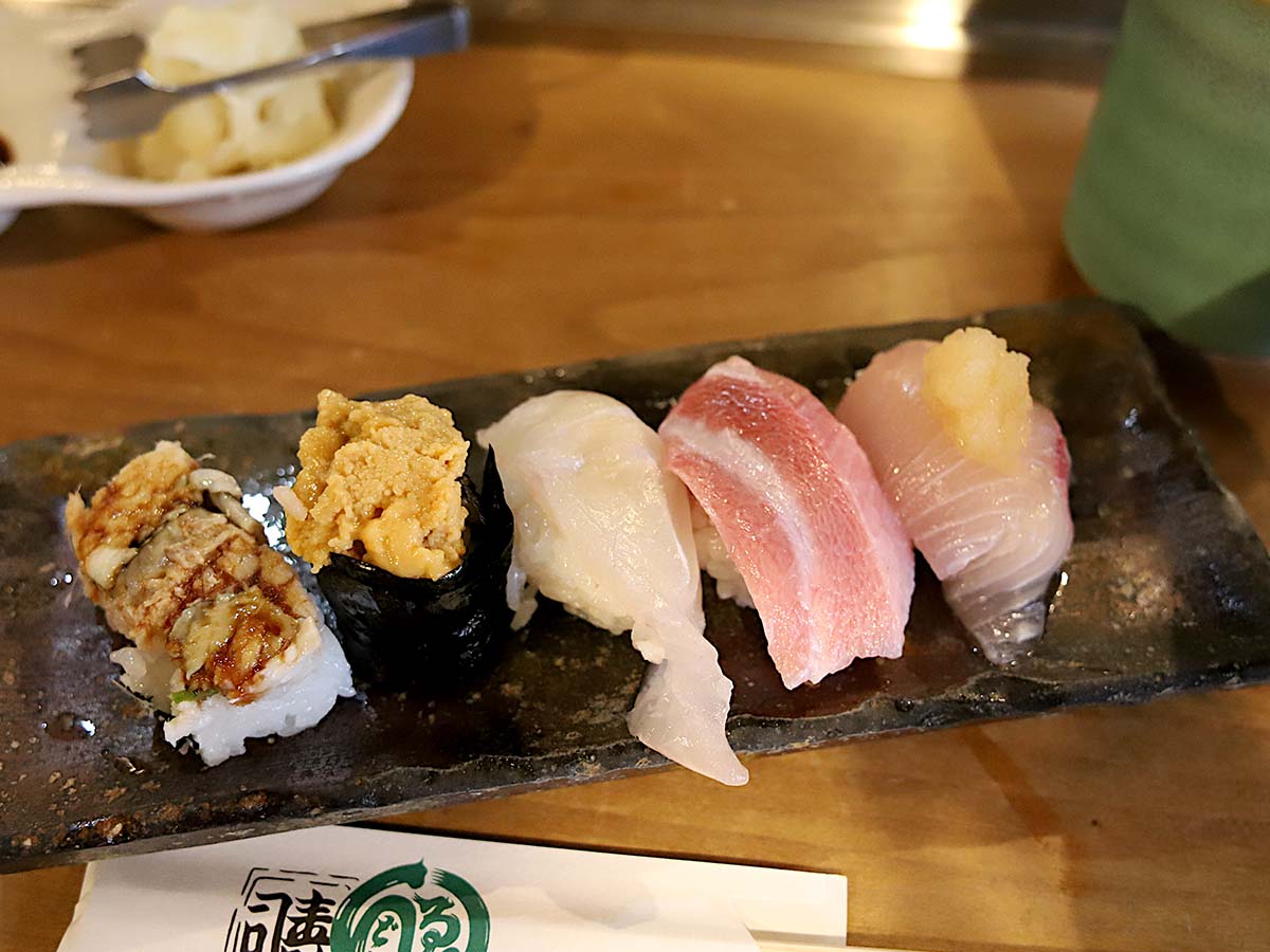 一皿1,400円のおまかせ「上まぜ」は全部で5種類