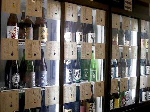 こんなに地酒があるならグラスは小さい方が小回り効くのでむしろ嬉しい