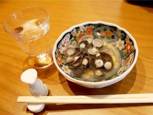 お通しのしじみ汁 528円