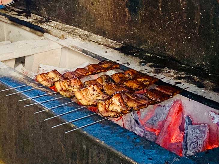 注文を受けてから仕上げに5分ほど焼き上げて、焼きたてを提供していただけます