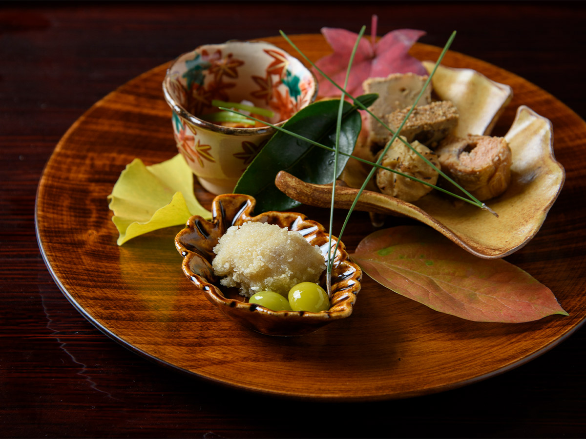 上から時計回りに、「牡蠣なます」、「栗の茶巾絞り」、「大野の里芋」