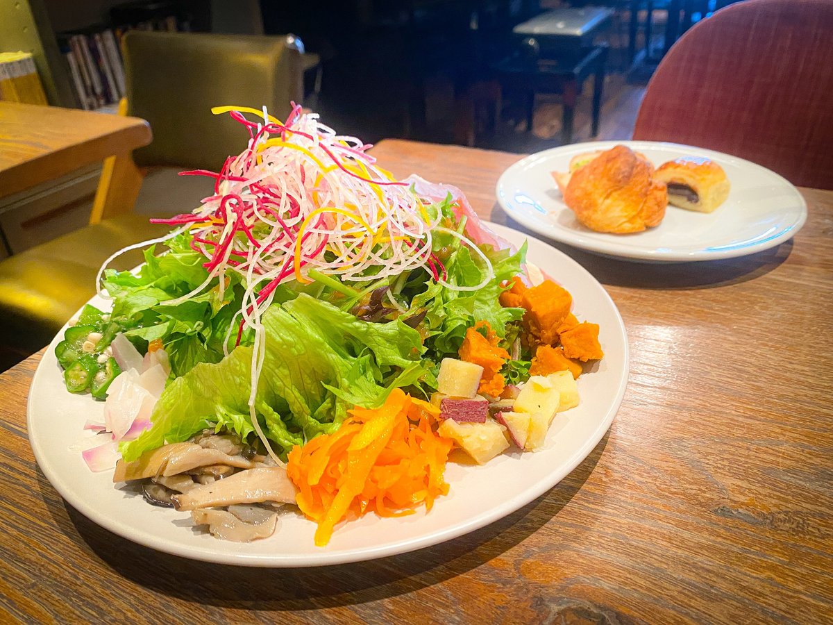 【静岡】焼き立てパン食べ放題！BLUE BOOKS café』で楽しむ贅沢ランチ