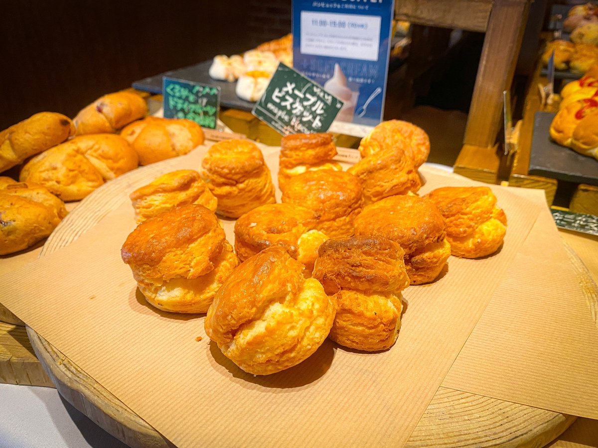 クロワッサンをはじめ、メープルビスケットなど15種類以上のパンを楽しめます