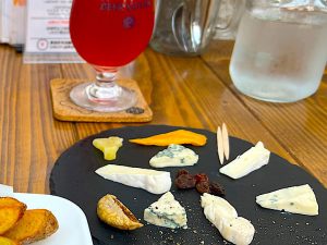 「ハスカプ」700円と、「道産チーズとドライフルーツ」850円