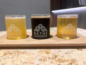 オススメの3種飲みくらべセット1，100円。写真はFOREST、コーヒー牛乳スタウト、乾杯ラガーをセレクト　