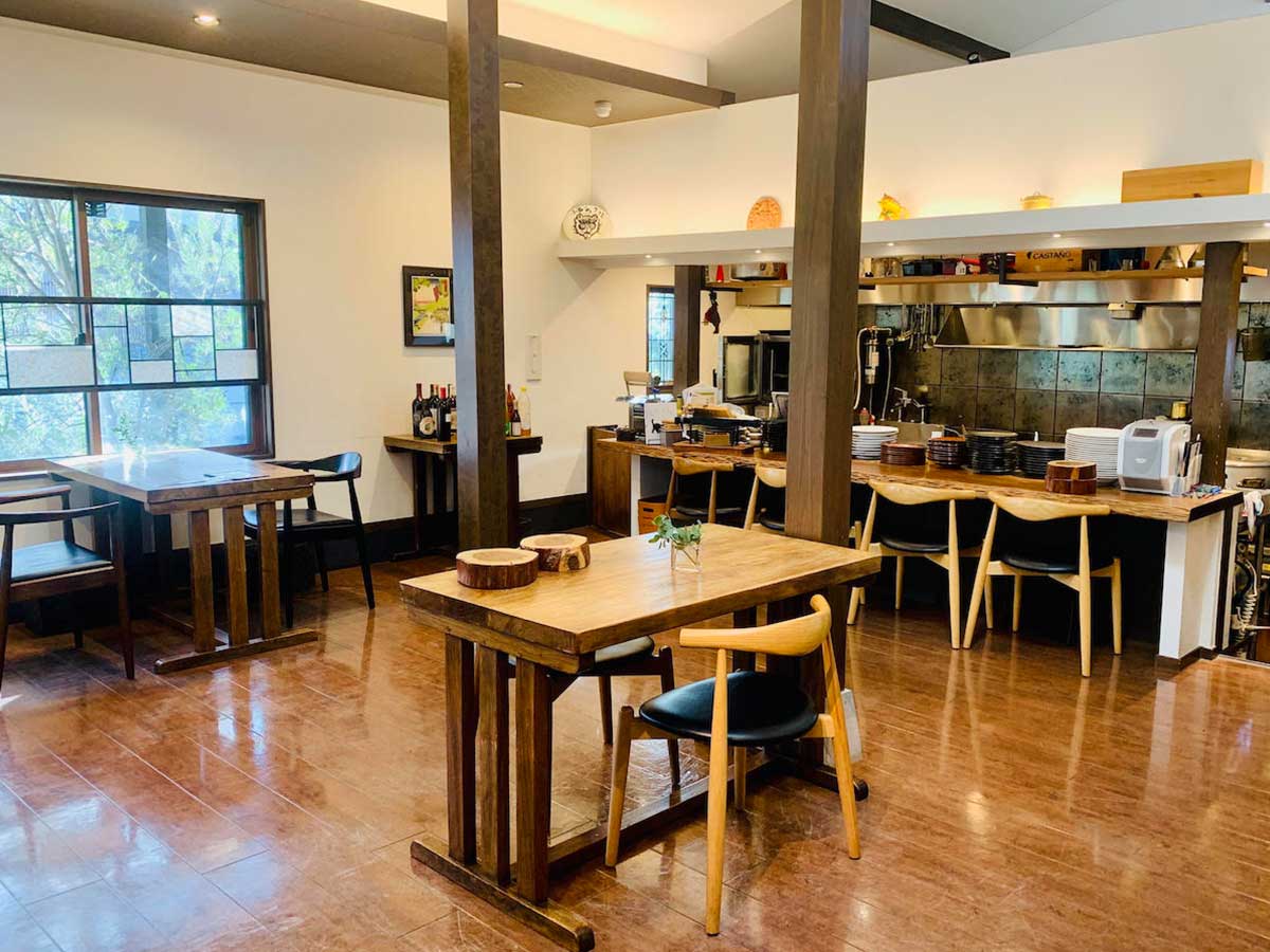 ゆったりと食事が楽しめるレストラン