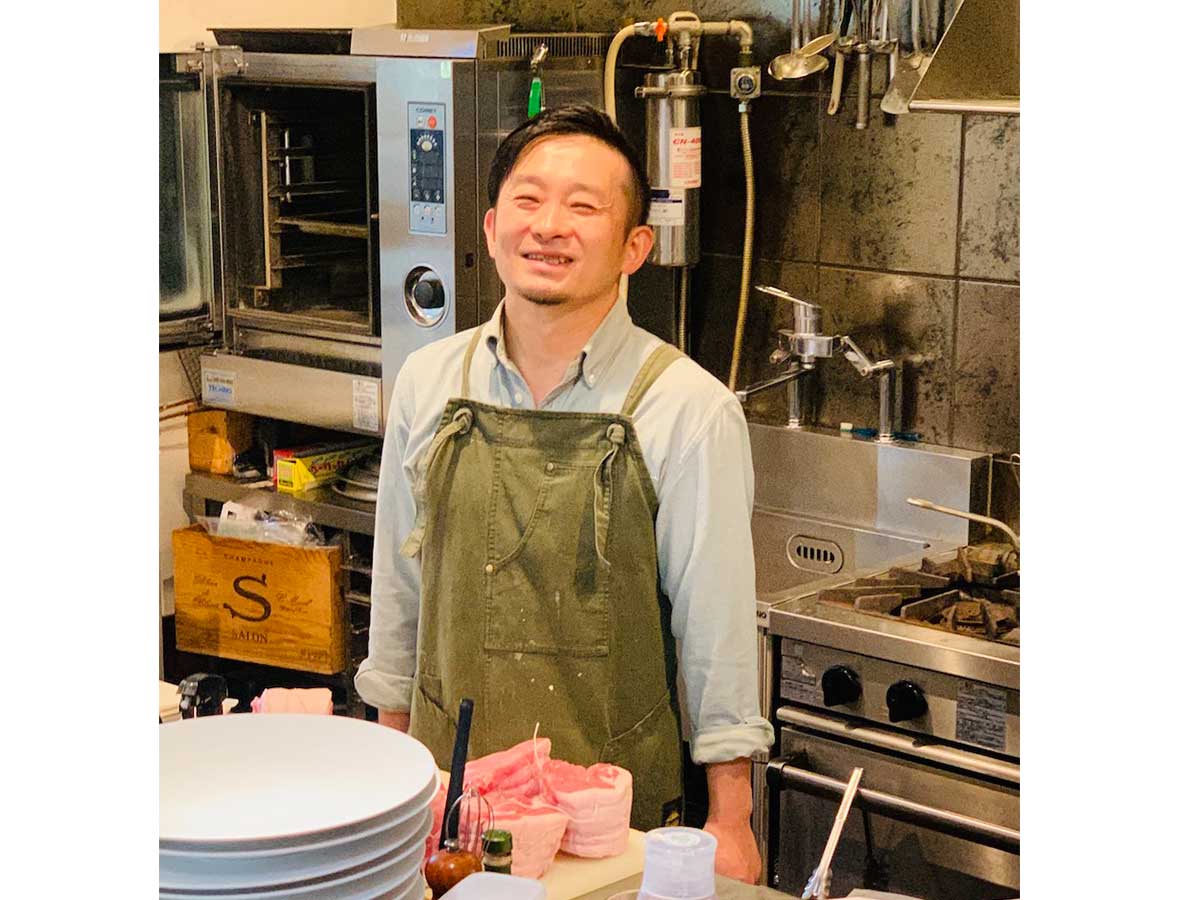 笑顔を絶やさないシェフの小出さん