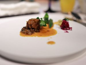 印象的だった、「沖縄県産豚頬肉」のオリオンビール煮込み［食楽web］