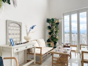 テラス席では、愛犬と一緒にカフェタイムやランチを楽しめます ［食楽web］