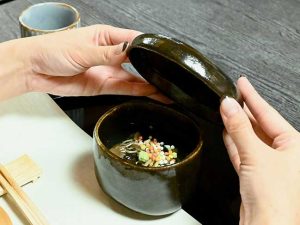 黒ごま豆腐の湯葉あんかけ。染みいるような出汁のあんかけも美味