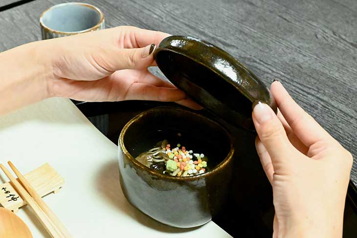 黒ごま豆腐の湯葉あんかけ。染みいるような出汁のあんかけも美味