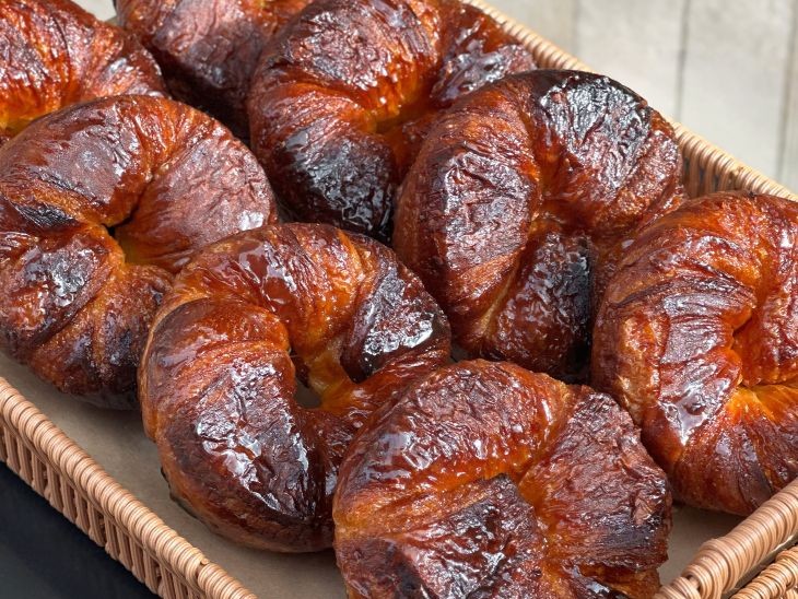 「ハニークロワッサン生ベーグル」367円