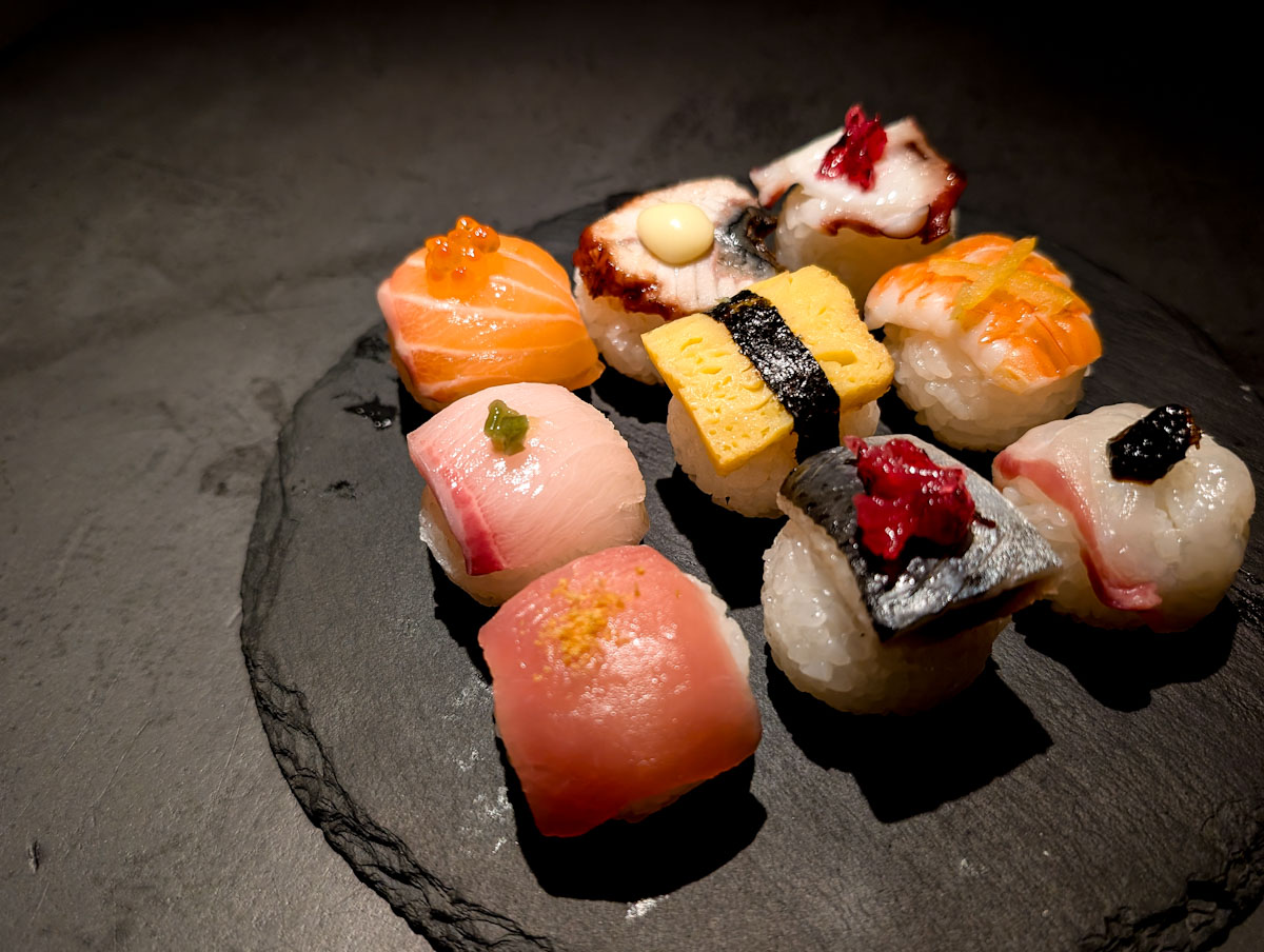 一番人気の玉鮨は9玉で1,350円（税抜）とお手軽価格。