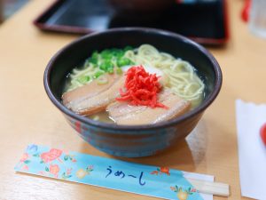 【沖縄空港グルメ】やっぱり沖縄そば！ 旅の締めくくりにローカル感を味わう『そば処 琉風』