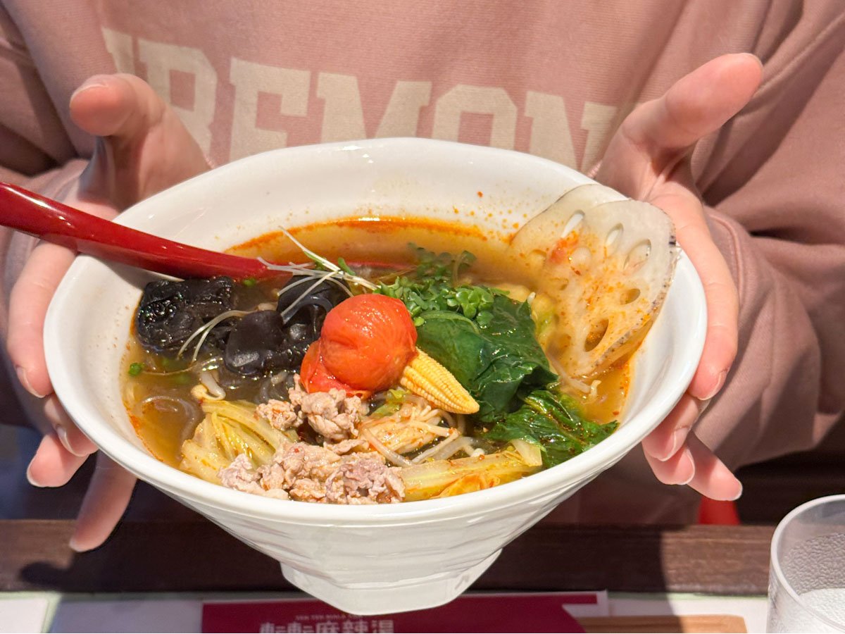 【代官山駅前グルメ】麻辣湯が今ブーム!痺れるのに優しい『転転麻辣湯』の和風だし麻辣湯