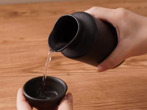 温まったお酒はそのままお猪口へ注げます