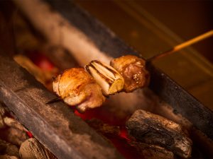 炭にも妥協を許さず、素材の旨味を引き出す