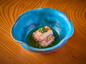 串以外の料理にも料理長の魂が宿っている。器も素敵！