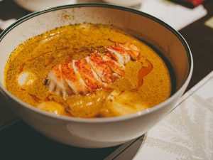 ウズラの卵、フィッシュケーキ、揚げ豆腐など具材もたっぷり